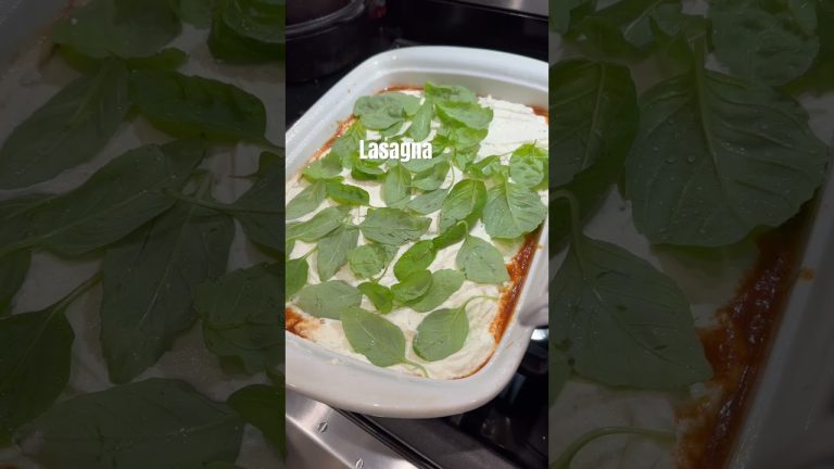 Lasagna #lasagna #whatsfordinner #yum #foodshorts #meatsauce #pasta #basil #dinner #dinnerideas