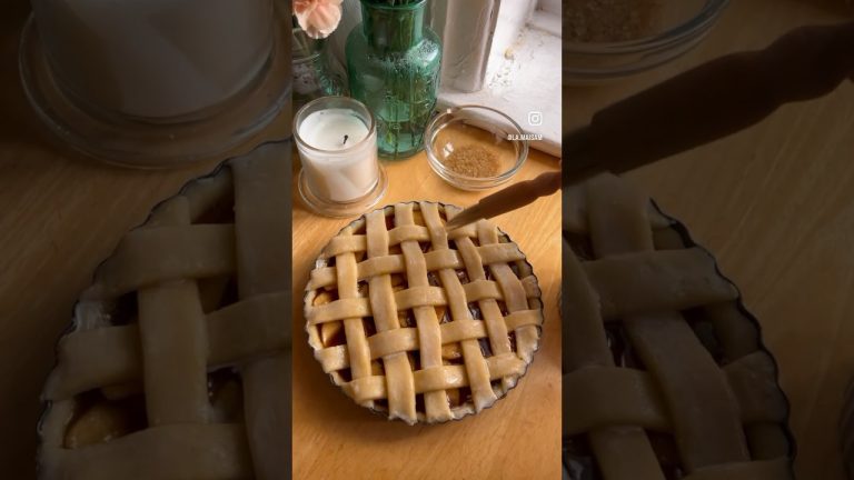 The easiest & most delicious apple pie recipe🥧🍏 #shorts