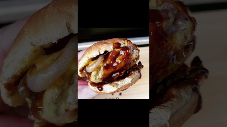 🍖🍔BBQ SMASHBURGERS!!?! Get me that sauce! 🔥😍  #foodreel #burgerlovers #smashedburger