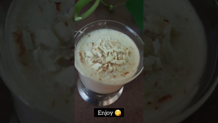 Banana smoothie for weight gain | Energy drink recipe | Juikari Recipes | #shorts #bananasmoothie