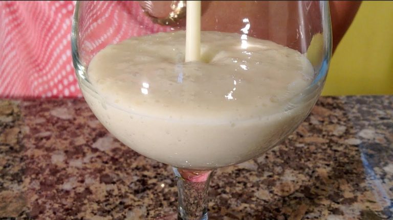 Banana Smoothie-How To Make A Banana Yogurt Smoothie-Recipes