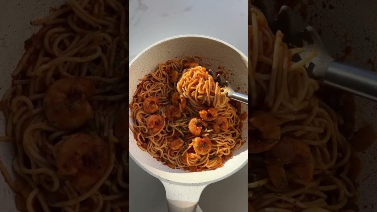 Tangled up in shrimp and pasta 🍝😉#pasta #youtubeshorts #foodshorts