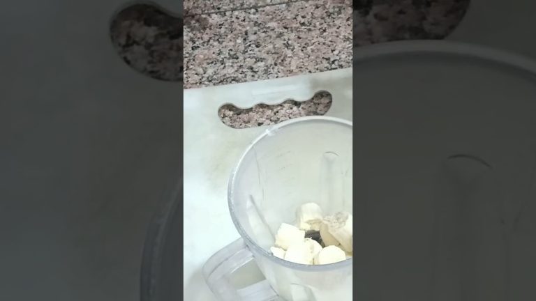 #shorts Easy and Delicious Protein shake 😋💪 #gym #gym lovers #protein  #status #food #smoothie #hot