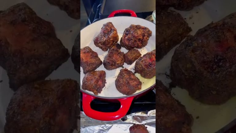 Backyard SMOKED Oxtails 💨 Recipe: www.uncledibbz.com #shorts #oxtails #BBQ #Texas