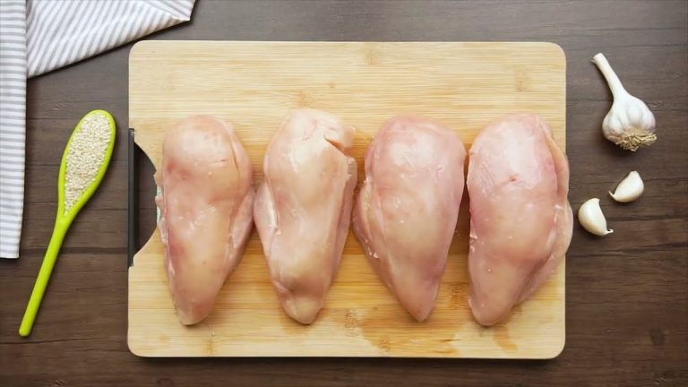 This is the tastiest chicken breast I've ever eaten! Simple, cheap and very juicy!