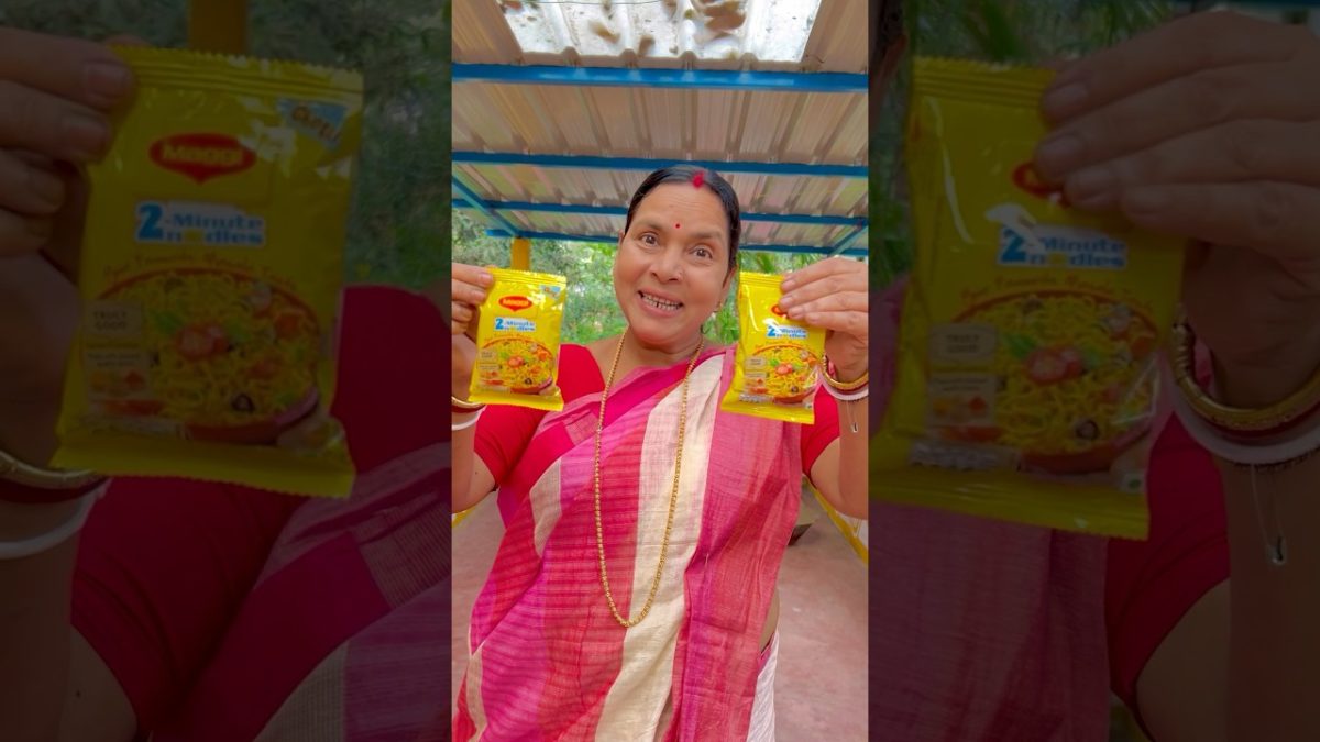 আজ বানালাম সেই ছোটবেলার Maggi Recipe #shorts #maggi #maggie #maggirecipe #maggichallenge