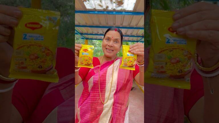 আজ বানালাম সেই ছোটবেলার Maggi Recipe #shorts #maggi #maggie #maggirecipe #maggichallenge