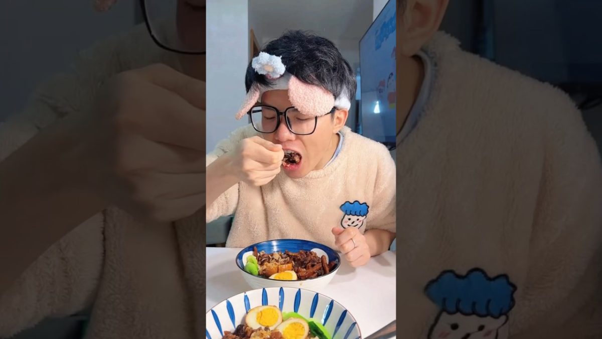 当你的女朋友想吃卤肉饭了，你就像我这么做，做法简单软烂入味！#糊弄女朋友美食 #卤肉饭 #郭师傅与单大厨