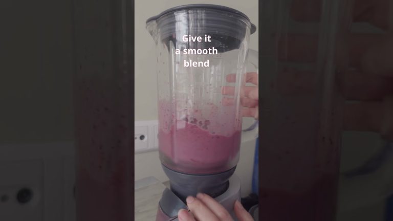 Making a peach chia seeds smoothie for the breakfast #shorts