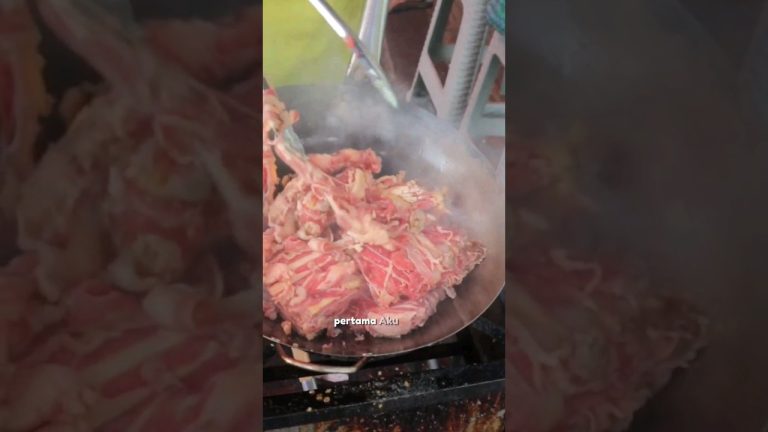 CHEF MUDA JUALAN MENU HOTEL DI KAKI LIMA, OMSET 7 JUTAAN/hr #food #foodie #kuliner #ideusaha