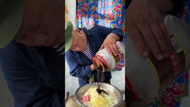 牛肉皮冻馅大包子，炖腊排##农村大锅饭菜  #农村美食 #蹭饭 #农村美食 #北大荒驴哥 #美食