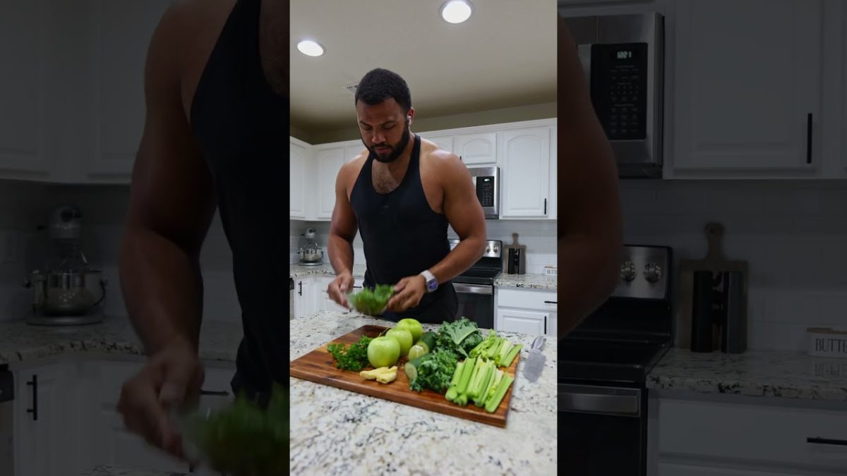 Make your own Green juice! 🥤 #recipe #kuvings #shorts