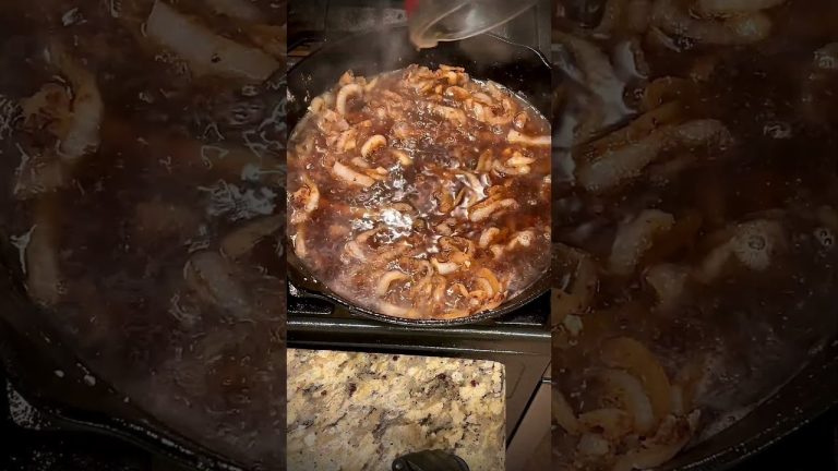 Hamburger Steak w/Gravy & Onions 👍🏼 #shorts #burger #steak #gravy #cooking #food #recipe #onion