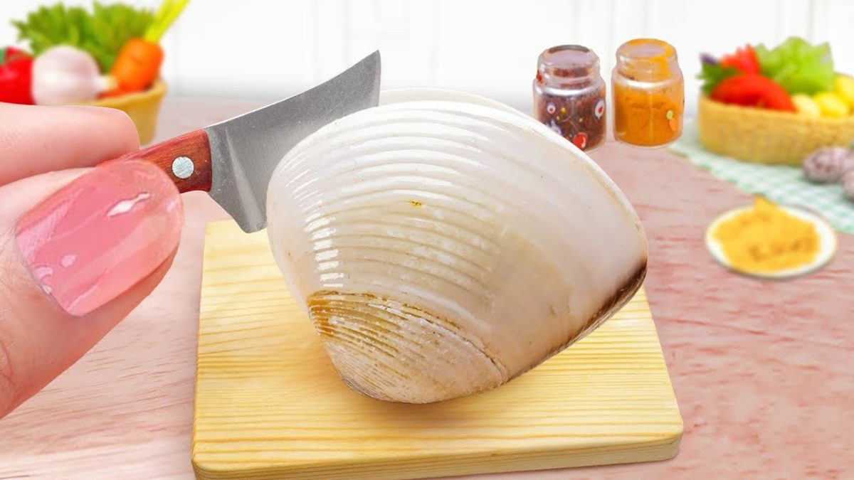 🍲 Make Miniature Thai Style Clams Recipe In Tiny Kitchen 🥕 Seafood by Tiny Cooking