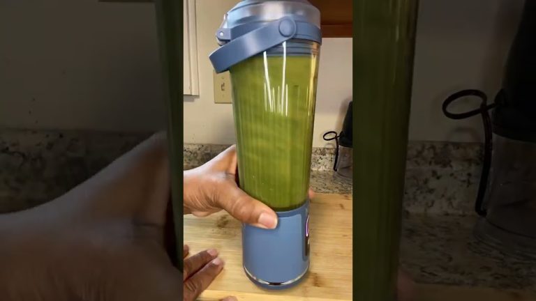 Water, Kale, Mango and Cinnamon (Healthy Drinks).  @Mindfulfitnesswithayla #healthydrink