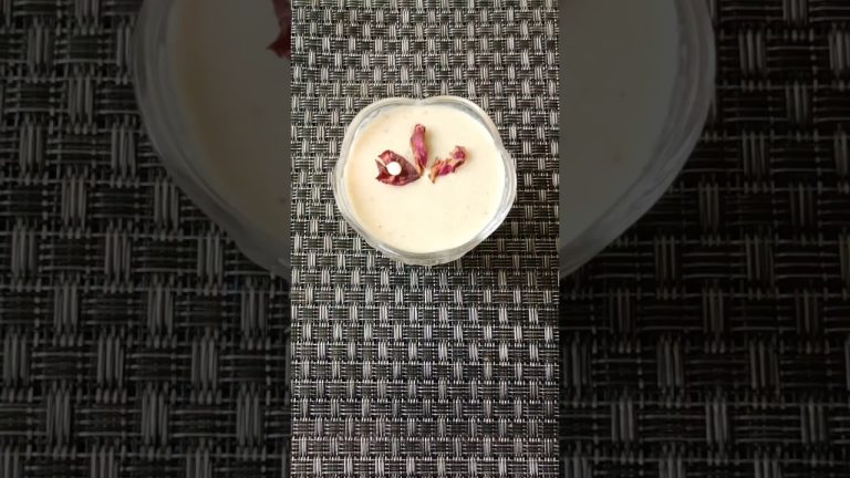 tea time पर कुछ अलग ट्राई करें#Shorts #Banana & seeds Smoothie #beverage #smoothierecipes