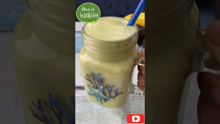 AVOCADO BANANA SMOOTHIE🥑 🍌 #shorts