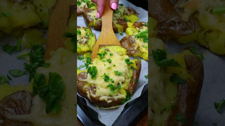 Potatoes with garlic butter in the oven #recipe #shorts