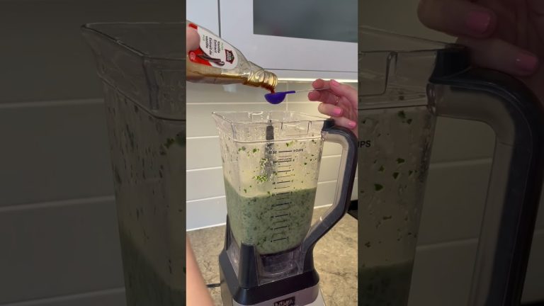 Mint Chip Healthy Green Smoothie💚 #Shorts #SmoothieRecipes #GreenSmoothie #LactoseFree