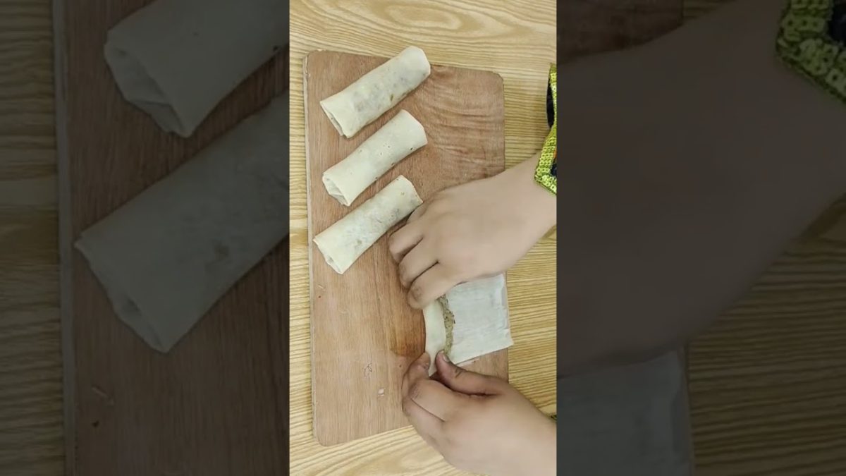 Roll Ko Fold Karne Ka Asaan Tarika