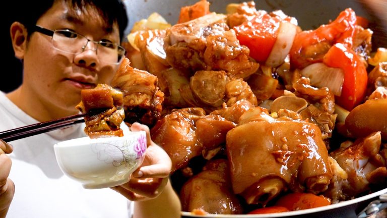 How Chinese Chef Cooks Pork Trotters Stew in Pressure Cooker