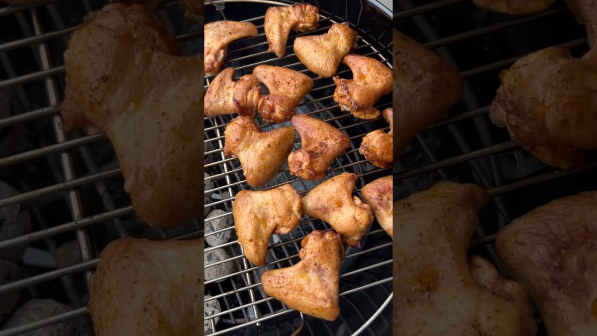 Дрова для копчения «ЕСТЬ С ОГНЯ» крылышки на угольном гриле #grill #music #chill #bbq #БудемЖарить