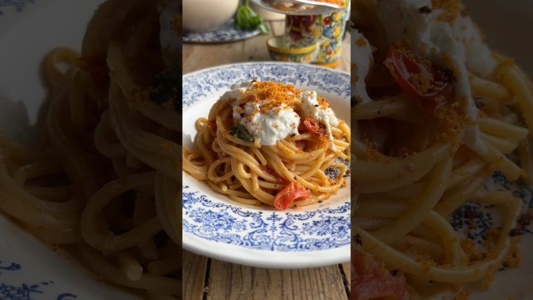 Roasted Cherry Tomato Spaghetti with Burrata and Nduja Breadcrumbs #italianfood #pastarecipe #pasta