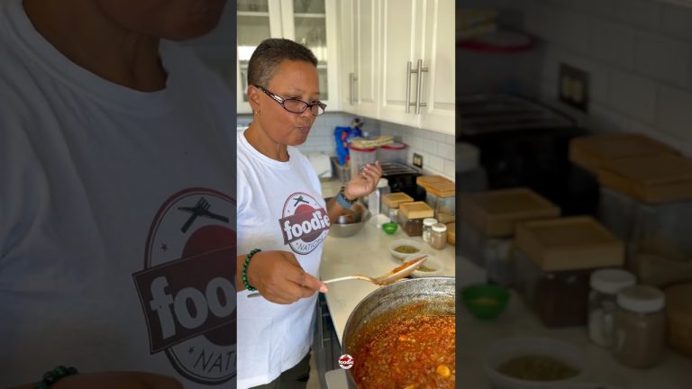 Sunday Lunch 🥘- Aunty Giz’s Beef Lasagna Part 1 – RECIPE IN COMMENTS #food #lasagna #recipeshorts