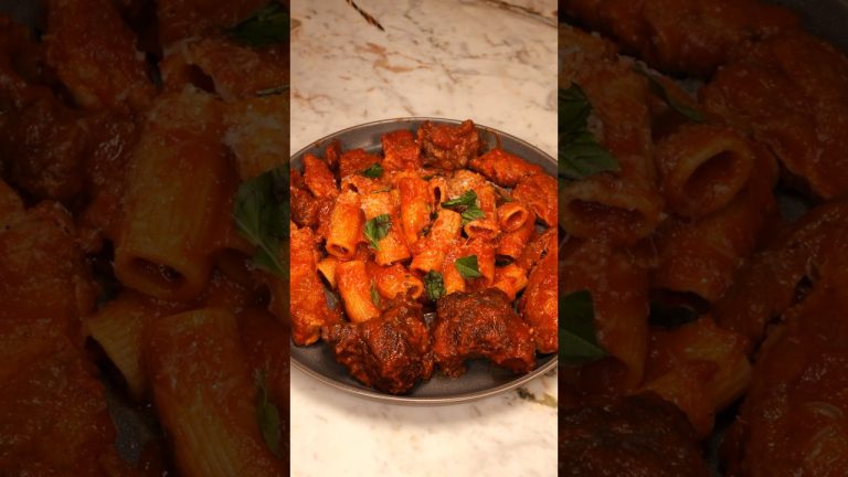 Stanley Tucci’s Family Ragu #shorts #pasta #dinnerideas #fyp #delicious