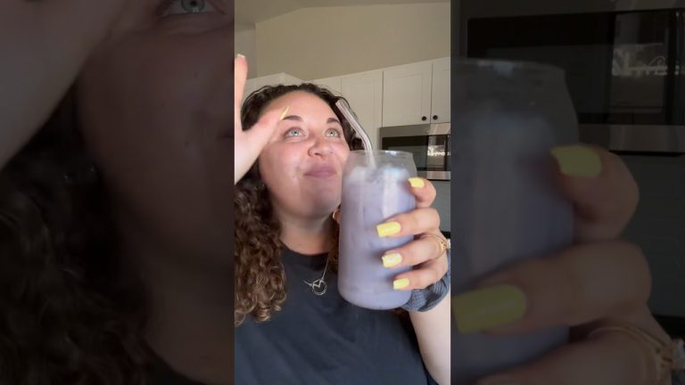 I miss Dunkin coconut refreshers😭🥥🍑🫐 #dunkindonuts #drinkrecipes #summerdrinks #drinks #diyideas