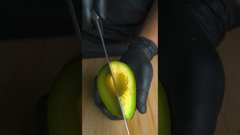 Avocado shake 🥑……..#reelsforyou #reelsinsta #recipeoftheday #avocado #refreshing #shorts