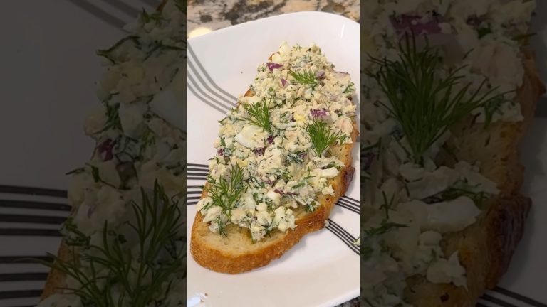 Chicken Egg Salad on toast ✨ #saladrecipe #healthyrecipes #lunch #eggs #salad #easyrecipe #lunchtime
