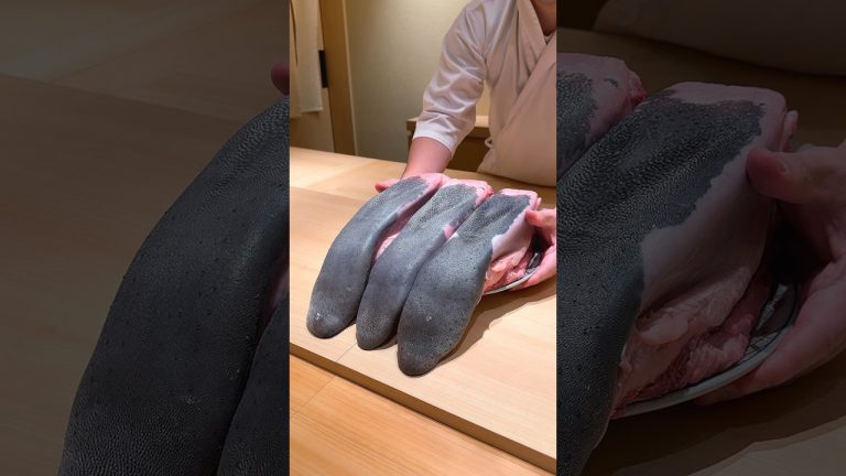 予約が取れない焼肉割烹の丸ごと牛タン🥩巨大な1本のタンの塊を捌いて一番おいしいタン元だけを焼いてくれる！ #銀座グルメ