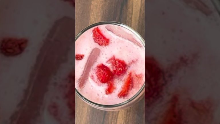 Strawberry milkshake at home 🍓🥤| drink  recipe shorts#shorts