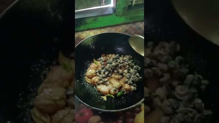 Cooking Snail with Bamboo Shoot and Pork #food