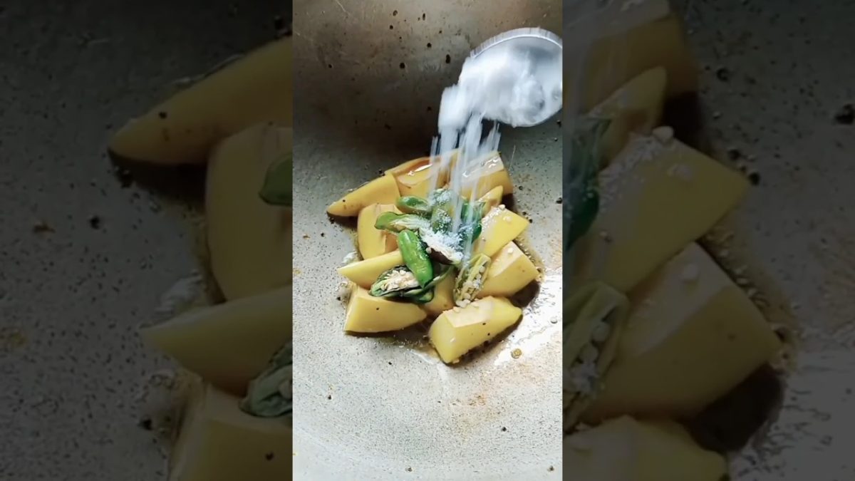 কাঁচা আম দিয়ে ছোট মাছের টক😋🤤 #recipe #ytshorts #cooking