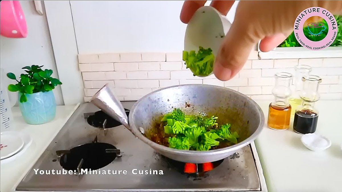 ASMR Cooking BEEF and BROCCOLi Recipe Miniature Functional Toy Kitchen MINIATURE REAL FOOD COOKING