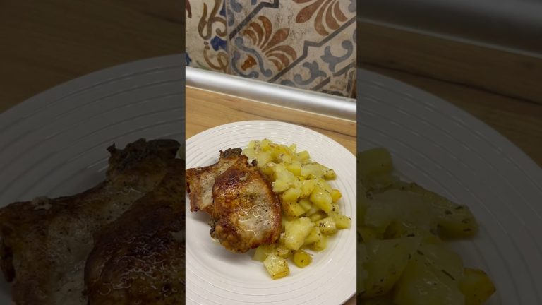 Pork chops and potatoes with basil 🌿 #delicious #yummy #cooking #shorts #subscribe #amazing