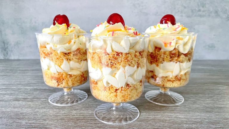 Simple no bake Vanilla Dessert Cups. Everyone can make it! Easy and Yummy