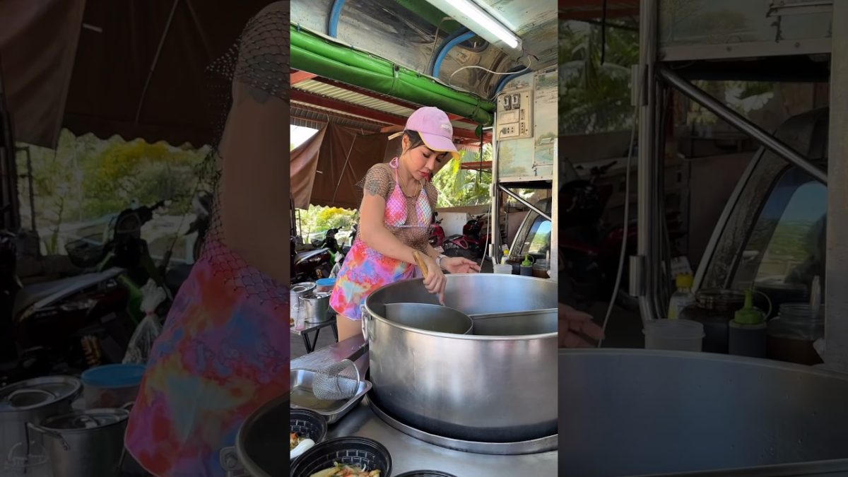Hardworking & Famous Lady Chef Cooks Pork Noodle – Thai Street Food #shorts