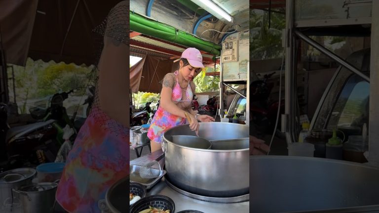 Hardworking & Famous Lady Chef Cooks Pork Noodle – Thai Street Food #shorts