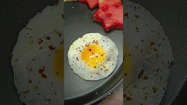 Easy breakfast idea #shorts#shortsvideo#breakfastideas #eggs#fruits#tastyfood #platter#pasta#indian