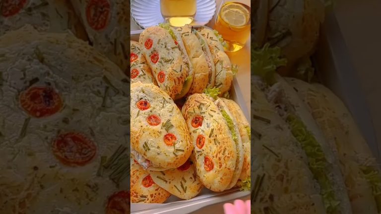 Soft And Fluffy Cream Cheese Loaf Bread මෘදු සහ සිනිඳු ක්රීම් චීස් රොටි පාන්. Home Food so #shorts