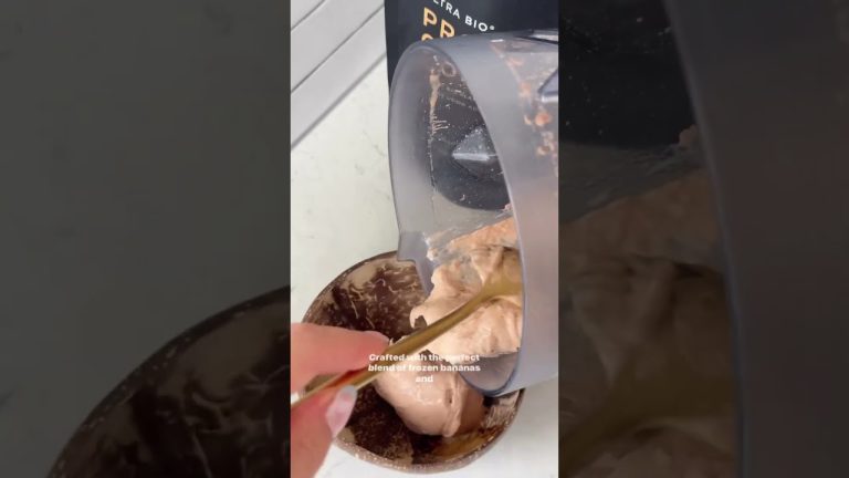 Quick & Easy Chocolate Banana Smoothie Bowl | Tropeaka Recipes