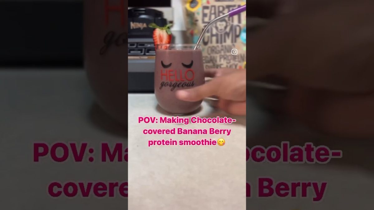 Yummy protein smoothie ft. #EarthChimp 💪🏽💞🍫#smoothierecipes #shorts