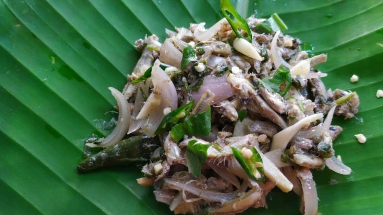 কেৰাহীত পাতত দিয়া সৰু মাছ |  Assamese | recipes | patot Dia xoru mas | Small Fish | River fish |