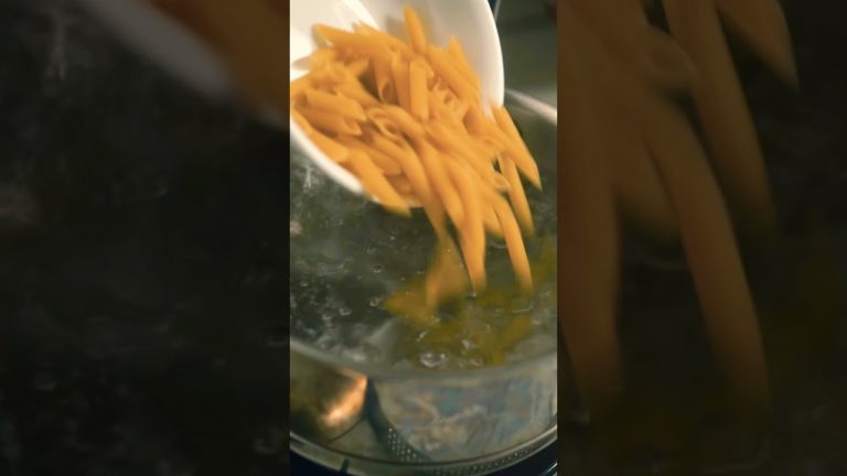 Should you add OIL when boiling pasta?