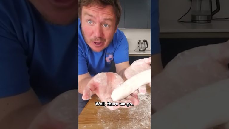 Are you ready for this 3 ingredients Jumbo Pesto Breadstick?!