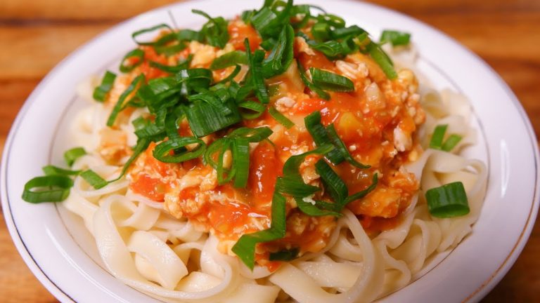 Cook noodles and tomatoes #deliciousfood #shorts #short  #cooking #food #recipe