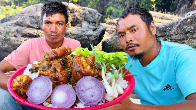 Kumno Ban Shet Kjat Sniang Gravy || Spicy Pork Leg Recipe || How To Cook Pork Leg